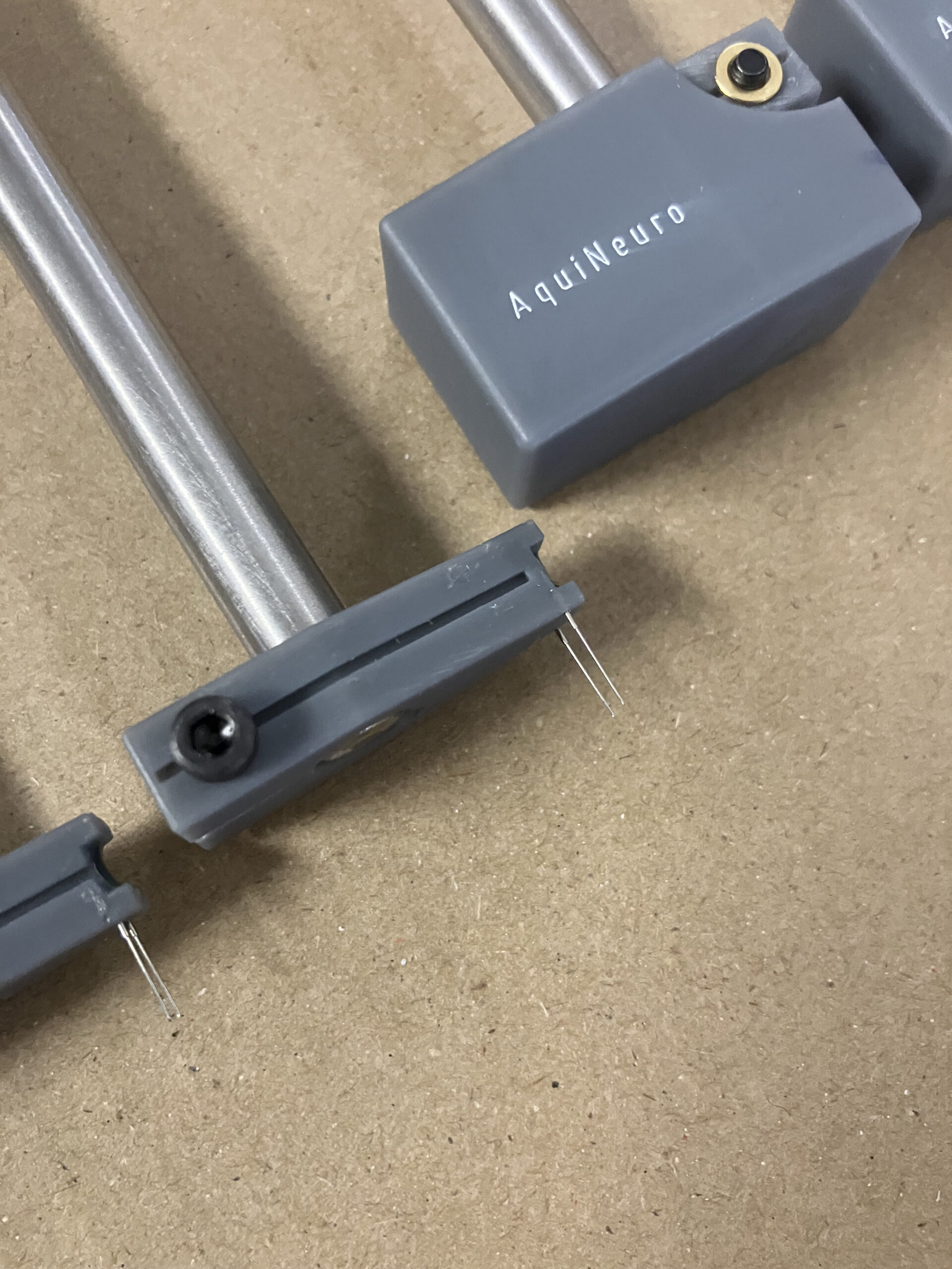 Holder sur mesure pour canule d'injection